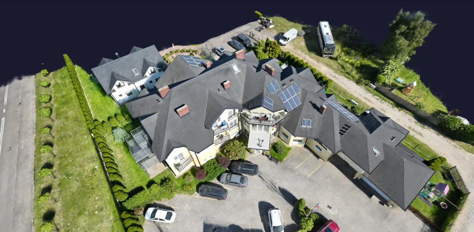 Ricostruzione 3D in Gaussian splat di un edificio visto dall’alto, visualizzata in DroneDB